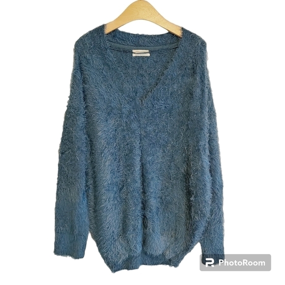 Urban Outfitters Women's Blue Eyelash V-Neck Sweater Sz S Soft Comfy Winter - Picture 1 of 8